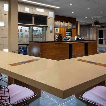 Готель Courtyard By Marriott Indianapolis West-Speedway Екстер'єр фото