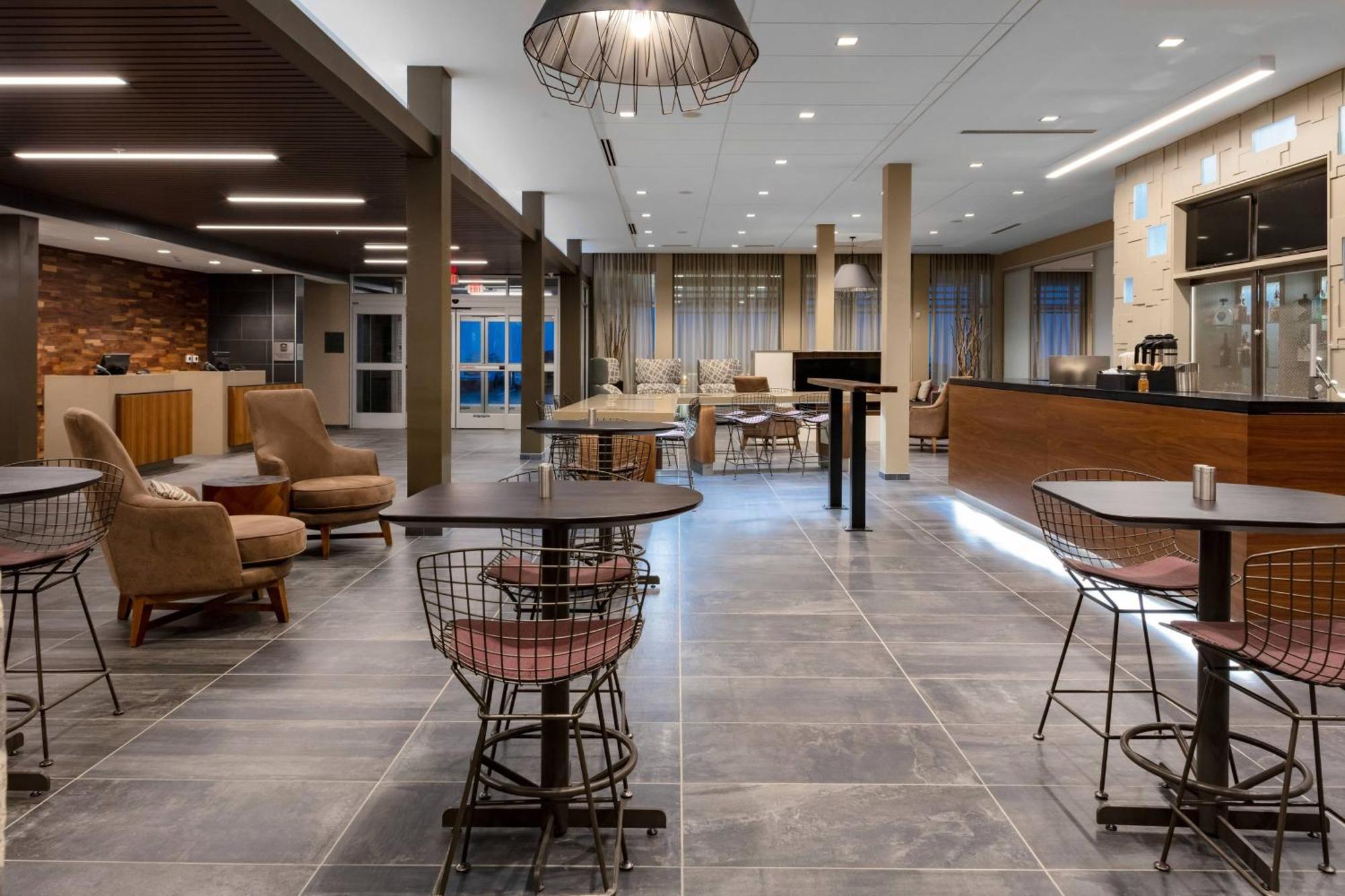 Готель Courtyard By Marriott Indianapolis West-Speedway Екстер'єр фото