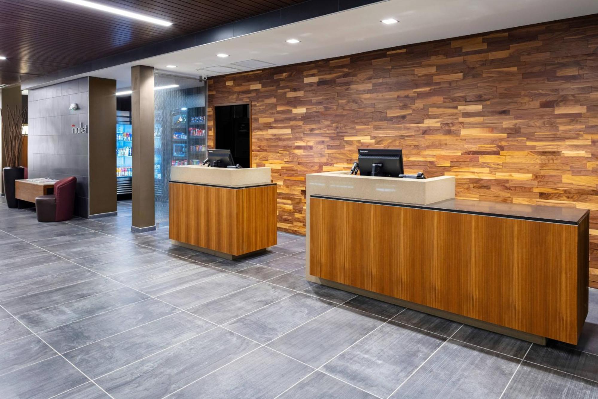 Готель Courtyard By Marriott Indianapolis West-Speedway Екстер'єр фото